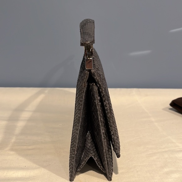 Judith Lieber, Gray snakeskin purse. Comb and mirror, mirror bag, dust bag - Picture 3 of 16